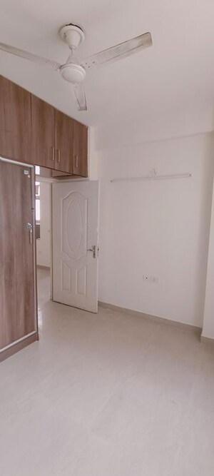 Room in 2 BHK Apartment at Shree Vardhman Mantra, Sector 67 – for Rent