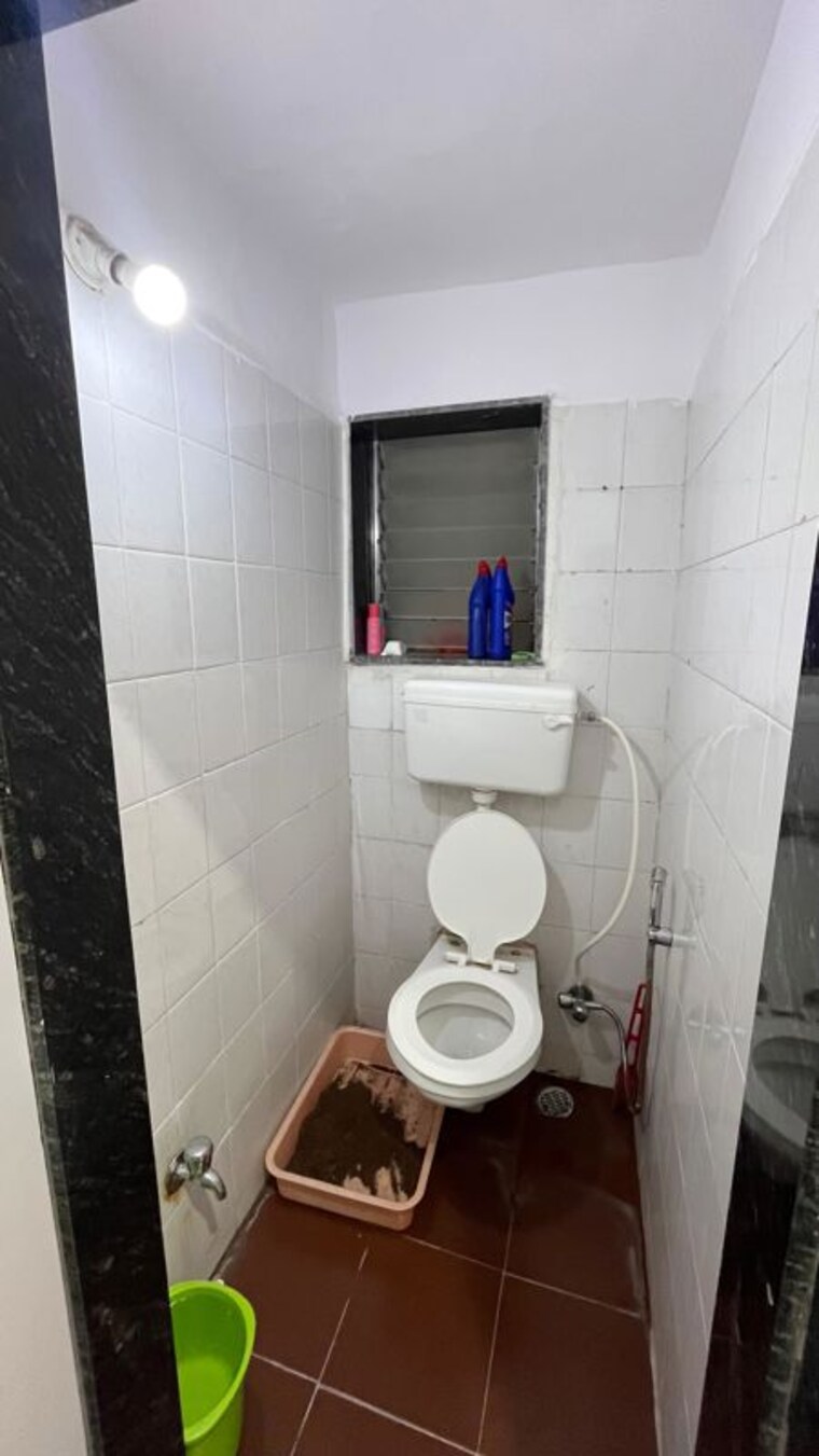 Bathroom, daffodil-chs-kandivali 1 Bedroom 450 Sq.Ft. Apartment In Kandivali East Mumbai 10324939