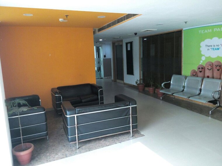 Living Room, sector 63 Commercial Office Space 7500 Sq.Ft. In Sector 63 Noida 10324962