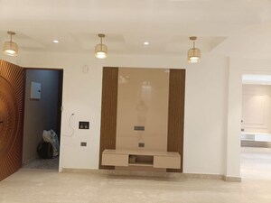 Room in 3 BHK Builder Floor at Sector 43 – for Rent
