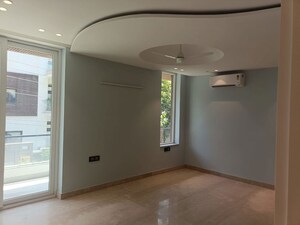 Room in 3 BHK Builder Floor at Sector 43 – for Rent