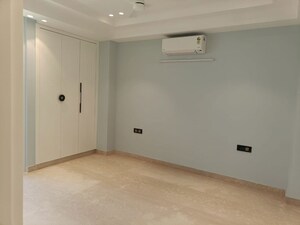 Room in 3 BHK Builder Floor at Sector 43 – for Rent