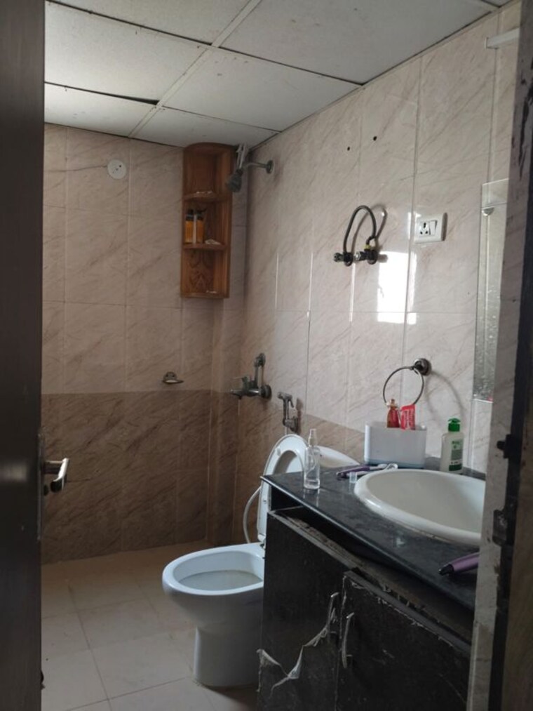 Bathroom, nimbus-the-hyde-park 2.5 Bedroom 1080 Sq.Ft. Apartment In Sector 78 Noida 10325000