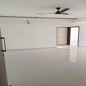 Room in 2 BHK Apartment at Mayfair The View, Vikhroli West – for Sale