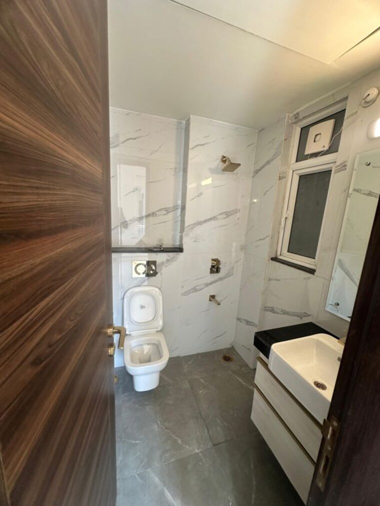 Bathroom, smart-world-orchard 2.5 Bedroom 1500 Sq.Ft. Apartment In Sector 61 Gurgaon 10325072