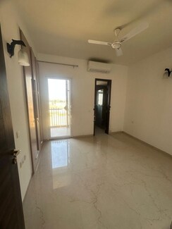 2.5 BHK Apartment For Rent in Smart World Orchard