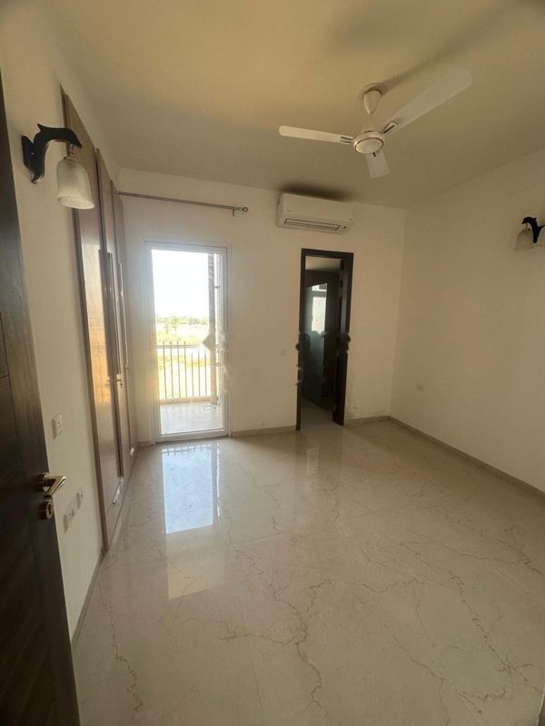 2.5 BHK Apartment For Rent in Smart World Orchard