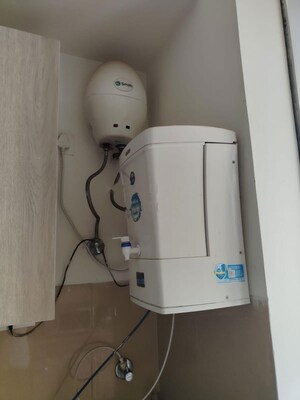 Furnished Amenities in 3.5 BHK Apartment at Emaar Emerald Estate, Sector 65 – for Rent