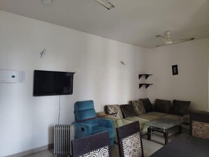 Team Area in 3.5 BHK Apartment at Emaar Emerald Estate, Sector 65 – for Rent