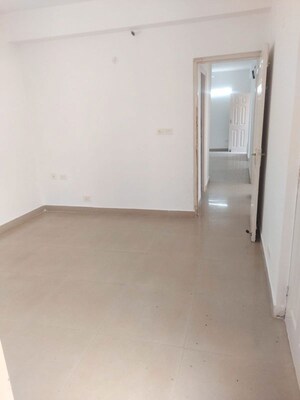 Room in 2 BHK Apartment at Supertech Cape Town, Sector 74 – for Rent