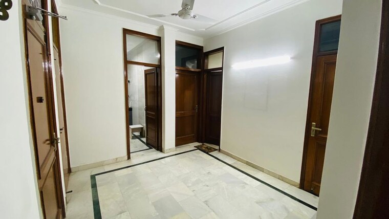 Room, east of kailash 2 Bedroom 100 Sq.Yd. Builder Floor In East Of Kailash Delhi 10325064