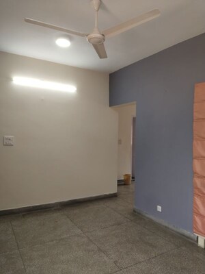 Room in 3 BHK Apartment at Sarita Vihar – for Rent