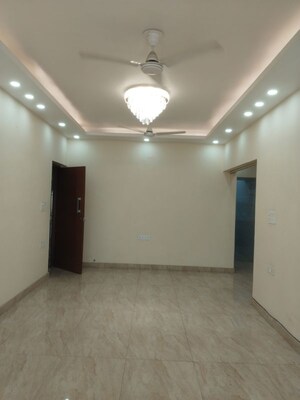 Room in 3 BHK Apartment at Sarita Vihar – for Rent