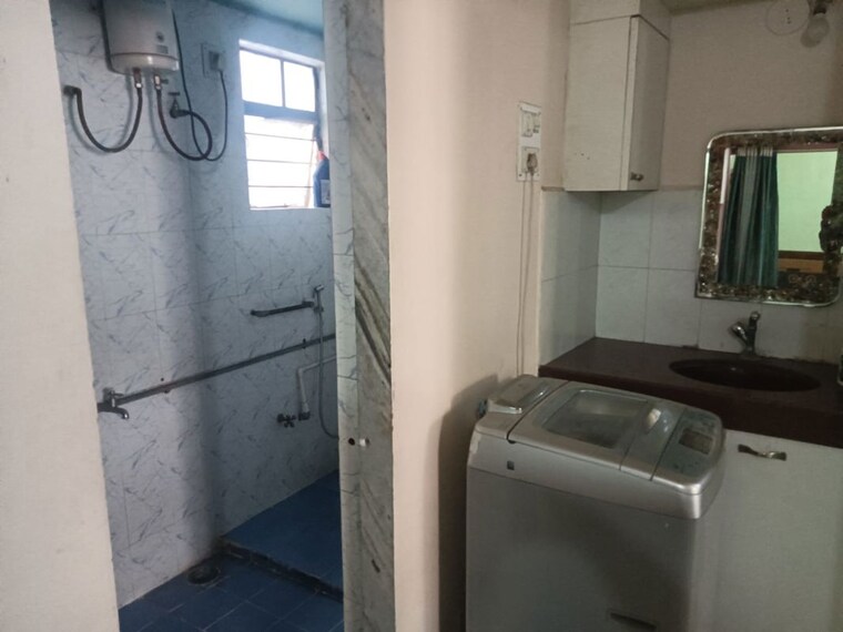 Bathroom, surbhi-park 1 Bedroom 560 Sq.Ft. Apartment In Gokhalenagar Pune 10325135