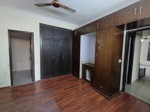 Room in 2.5 BHK Apartment at Supertech Cape Town, Sector 74 – for Rent