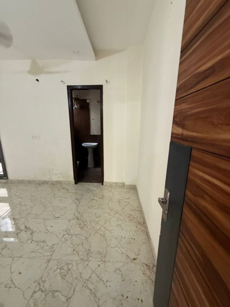 Room, vip road 3 Bedroom 585 Sq.Ft. Independent House In Vip Road Zirakpur 10325138
