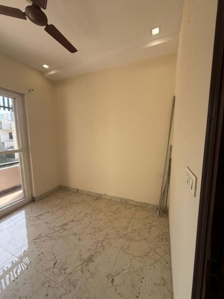 Room, vip road 3 Bedroom 585 Sq.Ft. Independent House In Vip Road Zirakpur 10325138