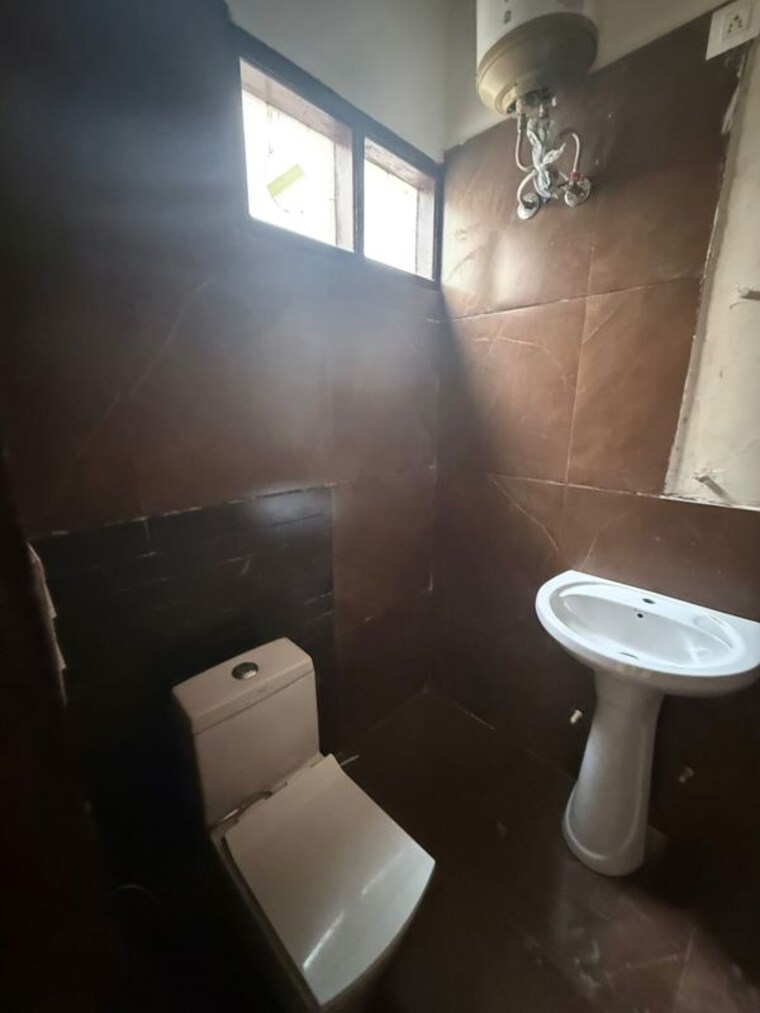 Bathroom, vip road 3 Bedroom 585 Sq.Ft. Independent House In Vip Road Zirakpur 10325138