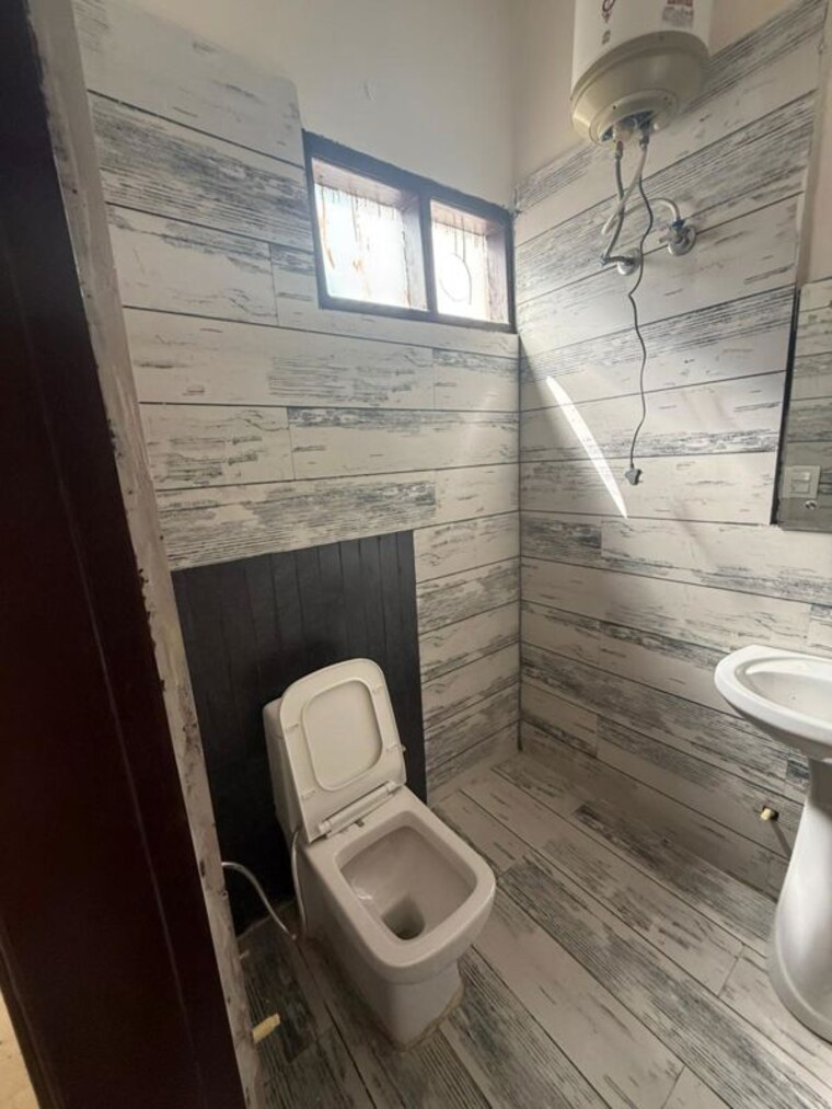 Bathroom, vip road 3 Bedroom 585 Sq.Ft. Independent House In Vip Road Zirakpur 10325138