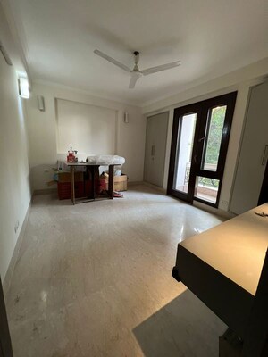 Room in 4 BHK Builder Floor at Safdarjung Enclave – for Sale