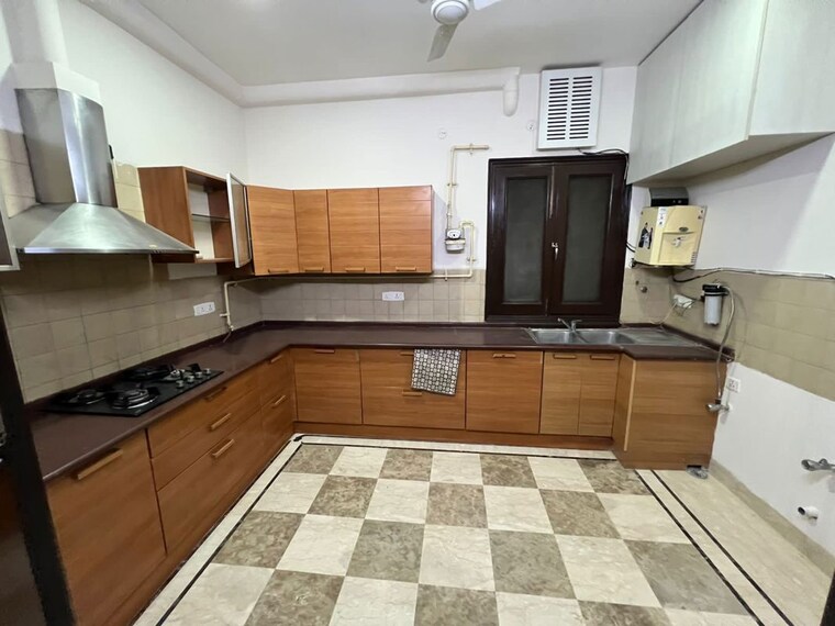 Kitchen, safdarjung enclave 4 Bedroom 300 Sq.Yd. Builder Floor In Safdarjung Enclave Delhi 10325116