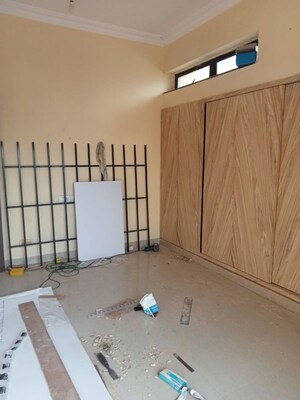 Room in 1 BHK Apartment at K Raheja Heights, Malad East – for Rent