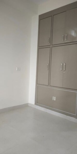 Furnished Amenities in 2 BHK Builder Floor at Huda Staff Colony, Sector 46 – for Rent