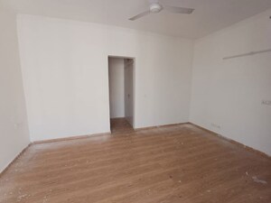 Room in 3 BHK Apartment at Supertech Cape Town, Sector 74 – for Rent