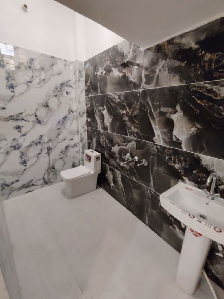 Attached Bathroom, turner road 4 Bedroom 104 Sq.Yd. Independent House In Turner Road Dehradun 10325186