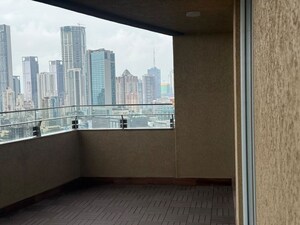 Room in 3 BHK Apartment at Lokhandwala Minerva Mahalaxmi, Mahalaxmi – for Rent