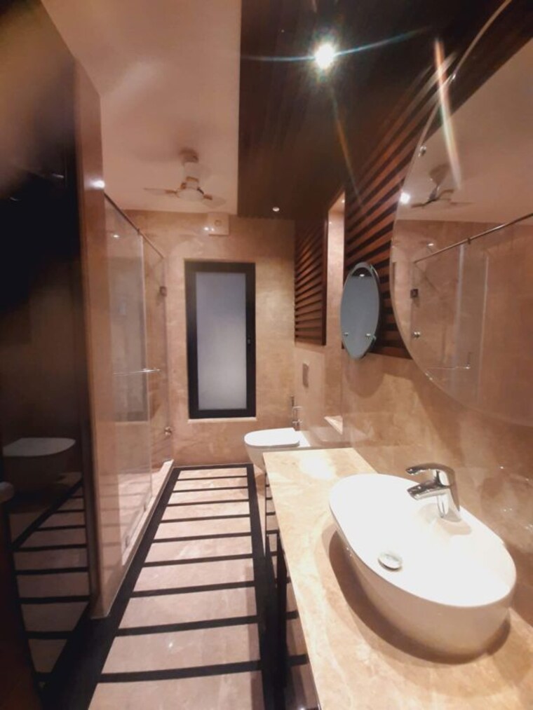 Bathroom, greater kailash ii 4 Bedroom 300 Sq.Yd. Builder Floor In Greater Kailash ii Delhi 10325170