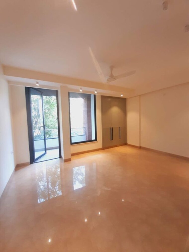 Room, greater kailash ii 4 Bedroom 300 Sq.Yd. Builder Floor In Greater Kailash ii Delhi 10325170