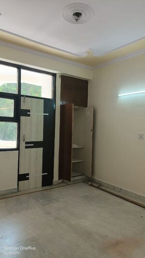 Room in 3 BHK Apartment at Sector 6 Dwarka – for Rent