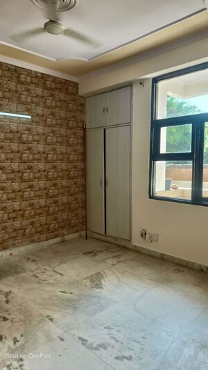 Room in 3 BHK Apartment at Sector 6 Dwarka – for Rent