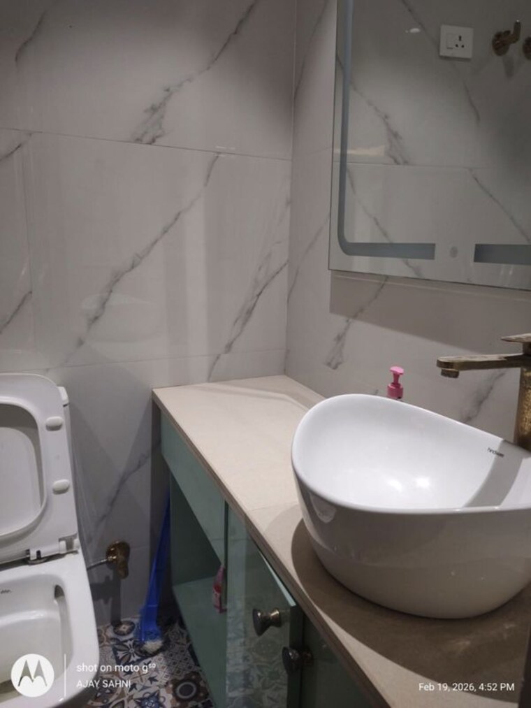 Bathroom, freedom fighters enclave 3.5 Bedroom 1200 Sq.Ft. Builder Floor In Freedom Fighters Enclave Delhi 10325284