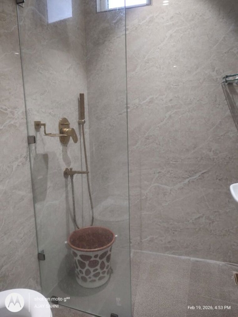 Bathroom, freedom fighters enclave 3.5 Bedroom 1200 Sq.Ft. Builder Floor In Freedom Fighters Enclave Delhi 10325284
