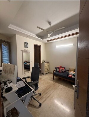 Team Area in 3 BHK Builder Floor at Chittaranjan Park – for Rent