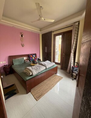 Bedroom in 3 BHK Builder Floor at Chittaranjan Park – for Rent