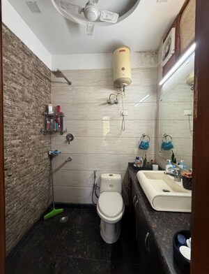 Team Area in 3 BHK Builder Floor at Chittaranjan Park – for Rent