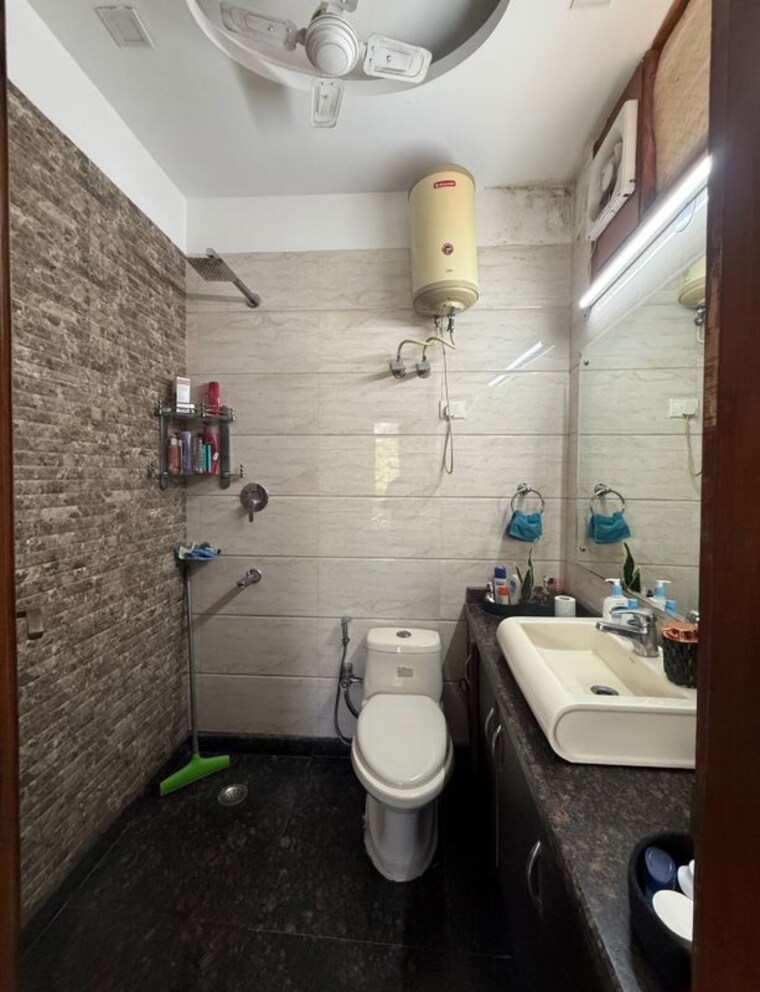 Team Area, chittaranjan park 3 Bedroom 1400 Sq.Ft. Builder Floor In Chittaranjan Park Delhi 10325277