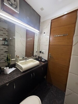 Team Area in 3 BHK Builder Floor at Chittaranjan Park – for Rent