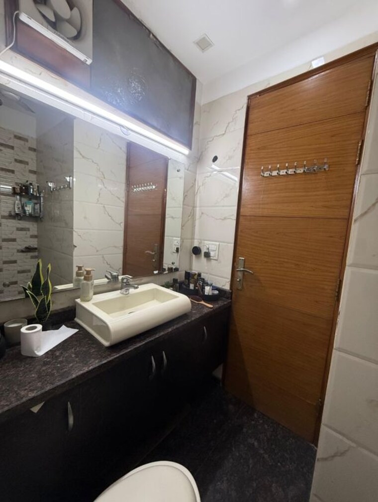Team Area, chittaranjan park 3 Bedroom 1400 Sq.Ft. Builder Floor In Chittaranjan Park Delhi 10325277
