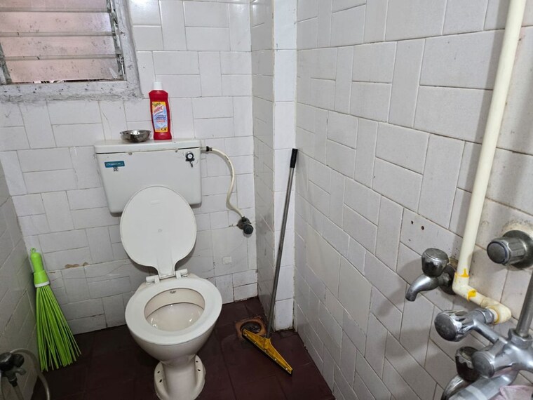 Bathroom, garden-view-andheri-west 2 Bedroom 1000 Sq.Ft. Apartment In Andheri West Mumbai 10325291