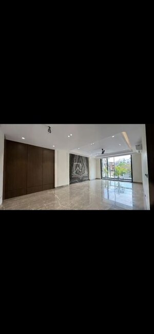 Room in 4 BHK Builder Floor at Sushant Lok 3, Sector 57 – for Sale