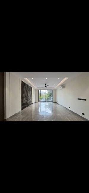 Building Lobby in 4 BHK Builder Floor at Sushant Lok 3, Sector 57 – for Sale