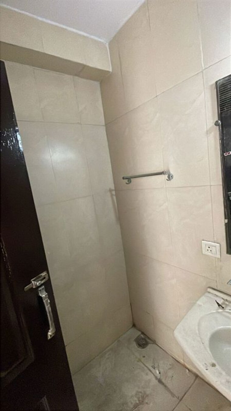 Bathroom, supertech-cape-town 2 Bedroom 1080 Sq.Ft. Apartment In Sector 74 Noida 10325306