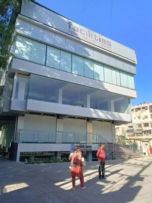  Showroom For Rent in Palasia Square