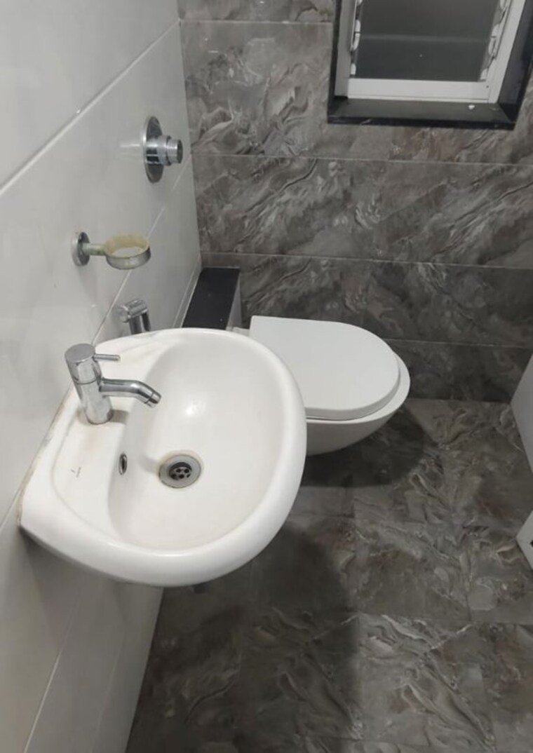 Bathroom, purnima-chs-naupada 2 Bedroom 750 Sq.Ft. Apartment In Naupada Thane 10325319
