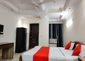 Team Area in 3 BHK Builder Floor at Chittaranjan Park – for Rent