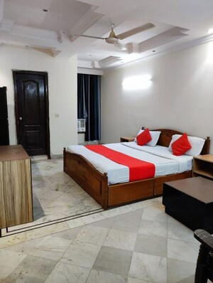 Bedroom in 3 BHK Builder Floor at Chittaranjan Park – for Rent